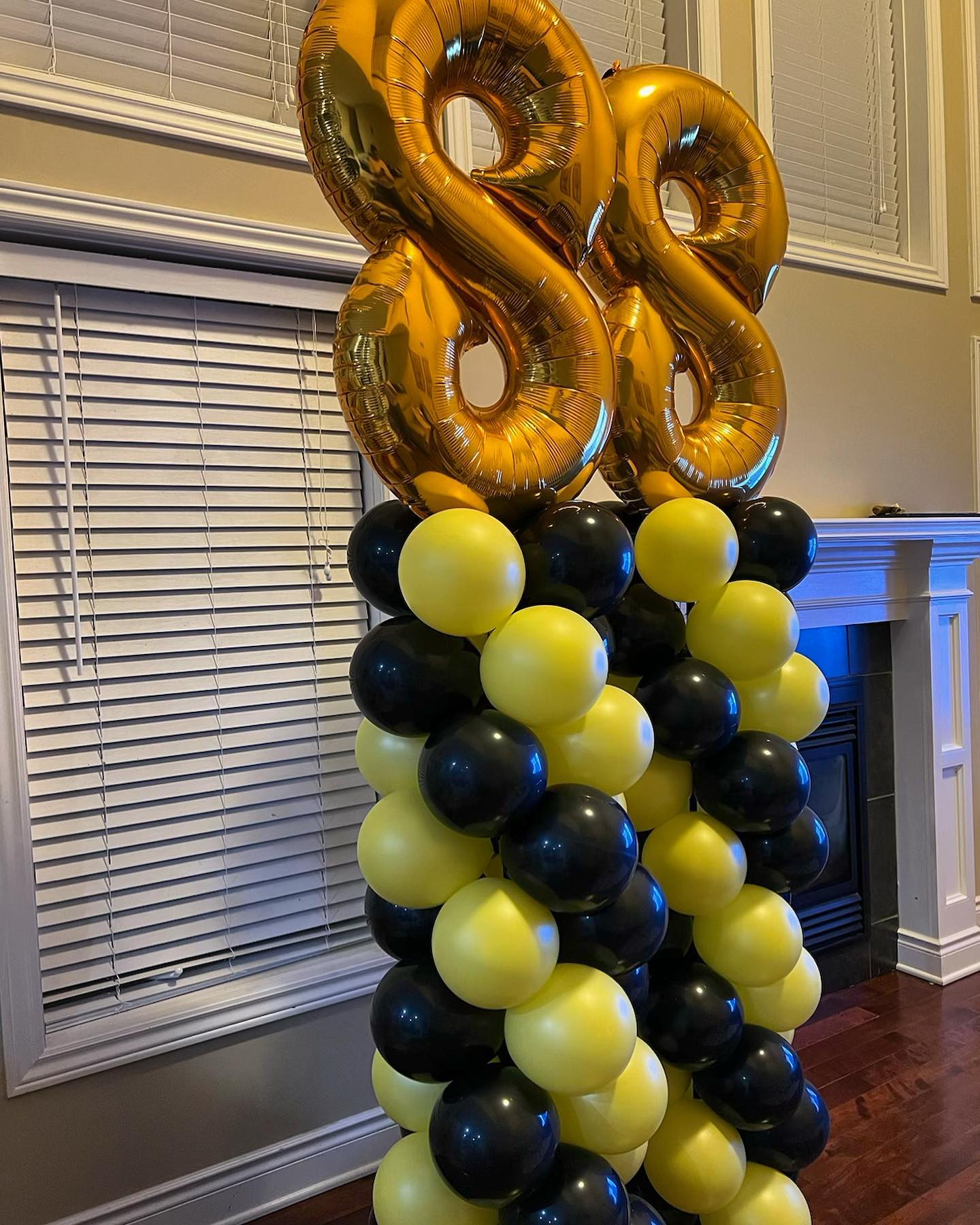 Super Shape Balloon Column springbank-balloons